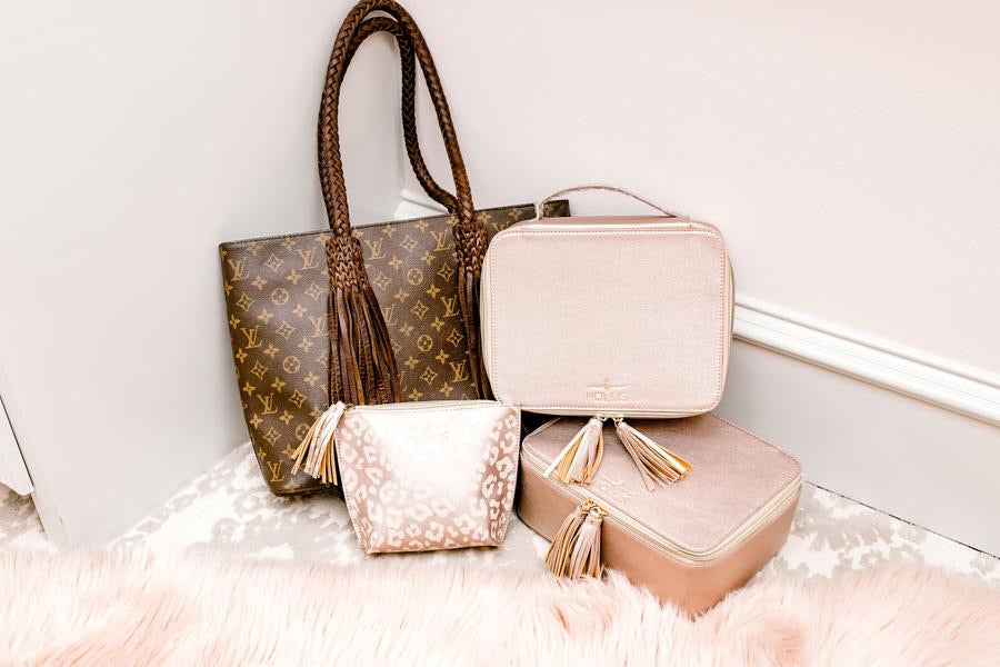 what's in my lv bag - Google Search  Whats in my makeup bag, Minimalist  makeup bag, Minimalist makeup